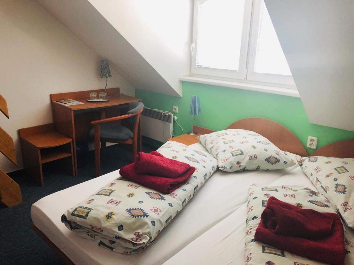 Penzion Kamenec Zakamenne Esterno foto